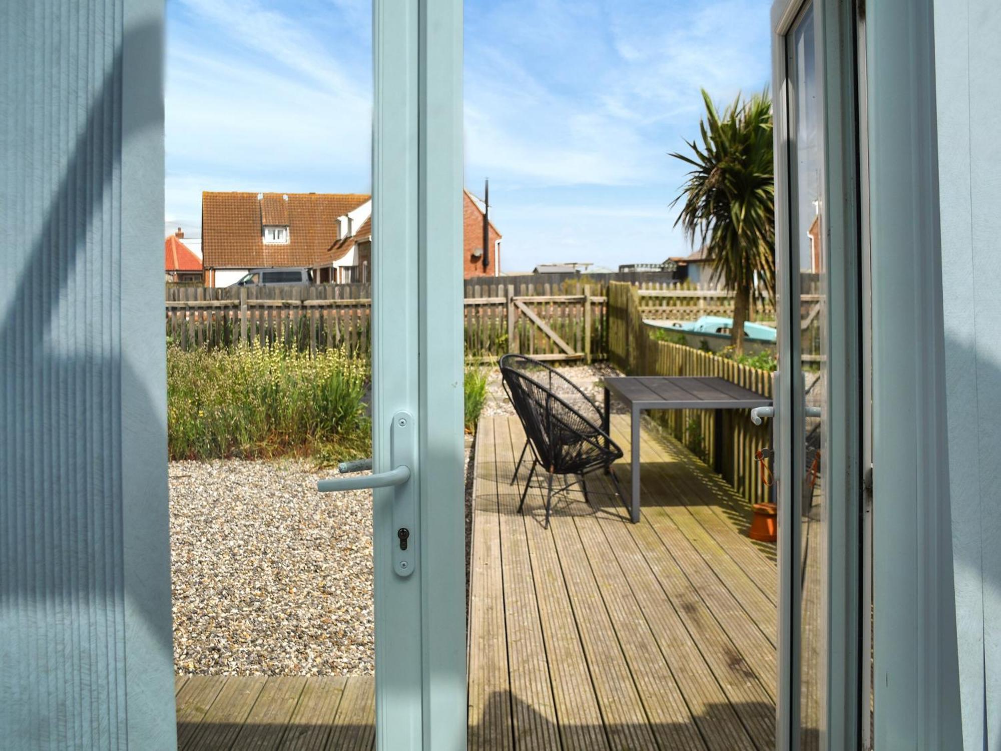 Starboard Villa Bacton  Exterior photo