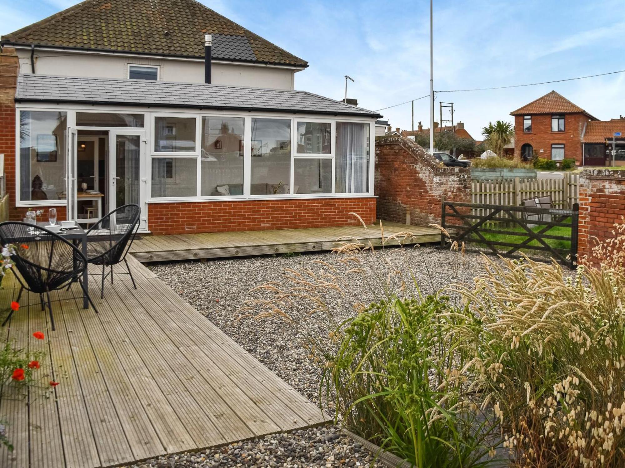 Starboard Villa Bacton  Exterior photo